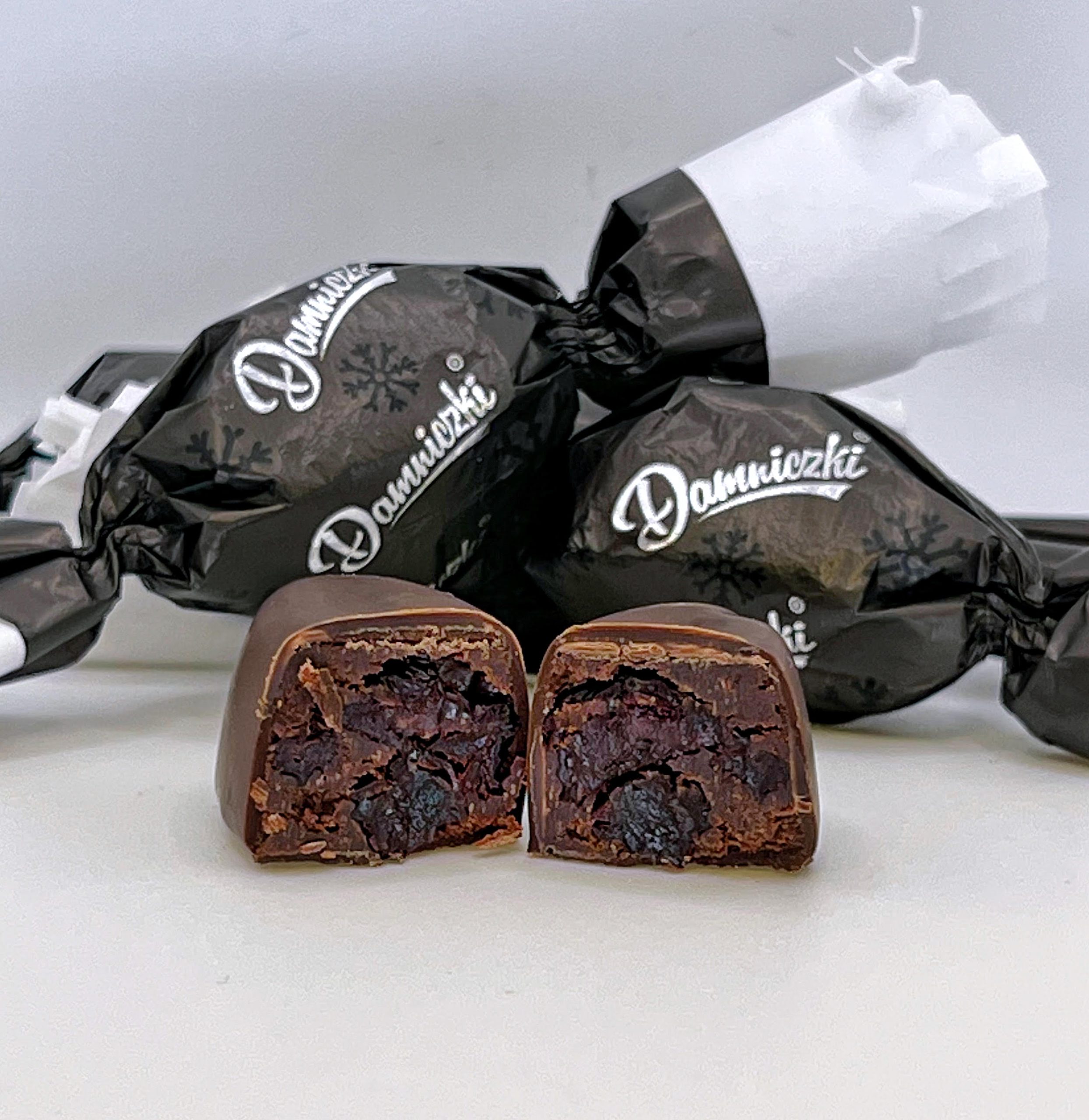 Aszalt meggyes étcsokoládé szaloncukor 200g - Díszdobozban